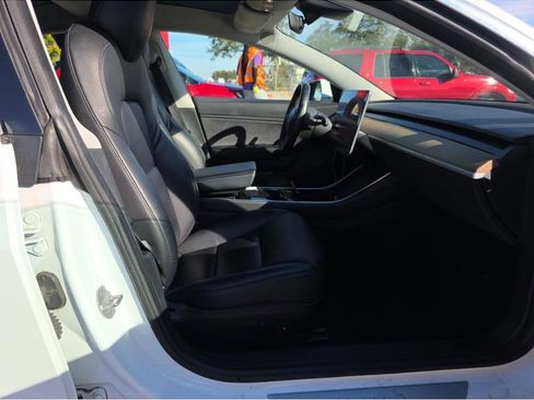Used 2018 Tesla Model 3 Mid Range image 7