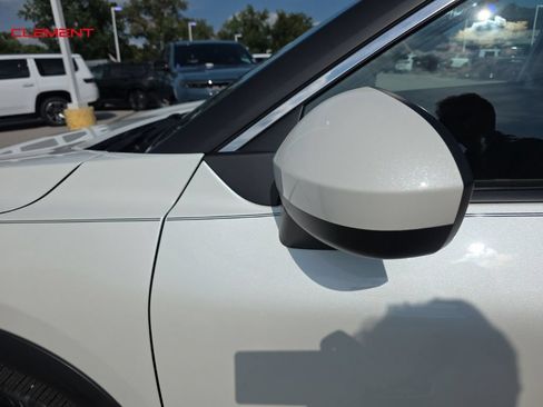 Used 2023 Nissan Rogue SV AWD/4WD image 3