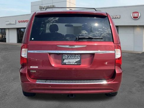 Used 2012 Chrysler Town & Country Touring w/ Entertainment Group #1 FWD image 6