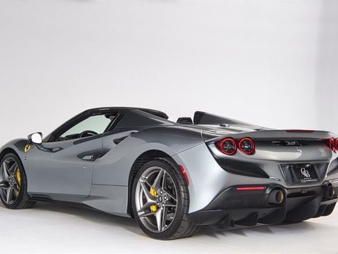 Used 2021 Ferrari F8 Tributo RWD image 10