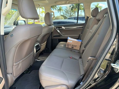 Used 2023 Lexus GX 460 Premium w/ Premium Package image 7
