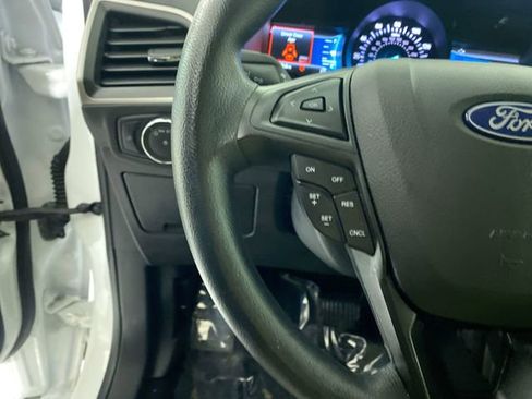 Used 2022 Ford Edge SE image 11