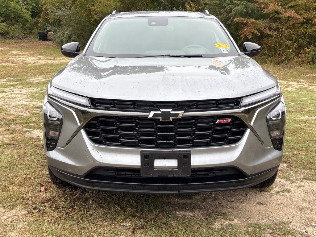 Used 2025 Chevrolet Trax RS w/ Sunroof Package FWD image 2