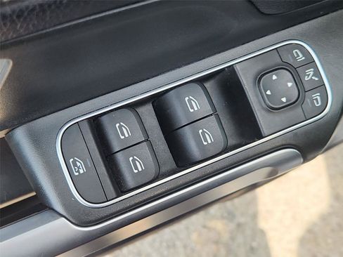 Used 2020 Mercedes-Benz GLB 250 w/ Premium Package image 22