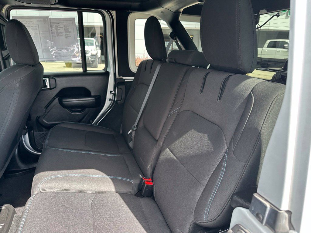Used 2023 Jeep Wrangler Unlimited Rubicon 4xe AWD/4WD image 19