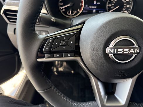 Used 2025 Nissan Altima 2.5 SL AWD/4WD image 18