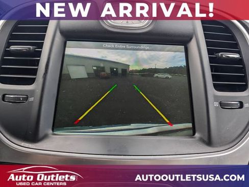 Used 2018 Chrysler 300 Limited AWD/4WD image 20