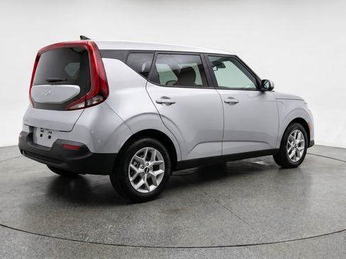 Used 2025 Kia Soul LX w/ LX Technology Package FWD image 9