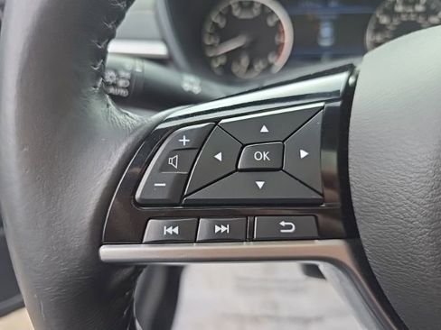 Used 2022 Nissan Altima 2.5 SV w/ SV Premium Package image 11