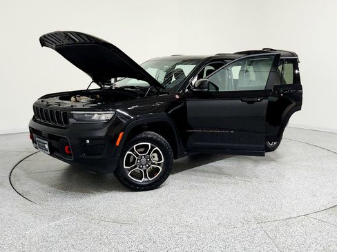 Used 2022 Jeep Grand Cherokee Trailhawk w/ Luxury Tech Group III image 7