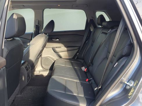 Used 2023 Nissan Rogue SV w/ SV Premium B Package image 15