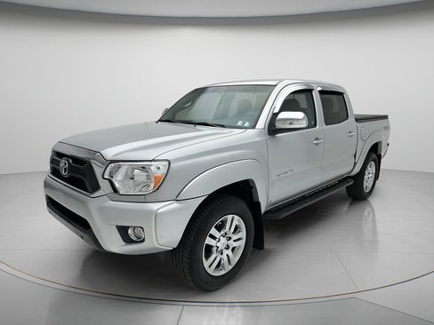 Used 2013 Toyota Tacoma 4x4 Double Cab w/ Limited Pkg image 3