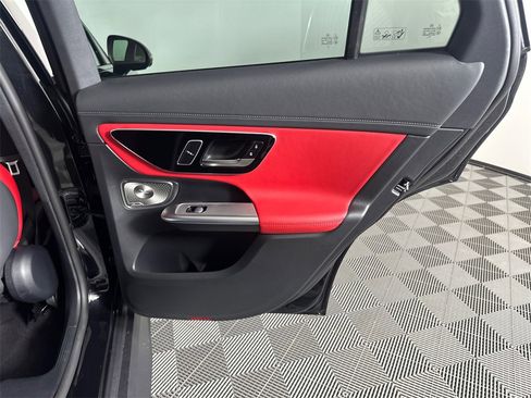 Used 2025 Mercedes-Benz GLC 300 4MATIC image 18