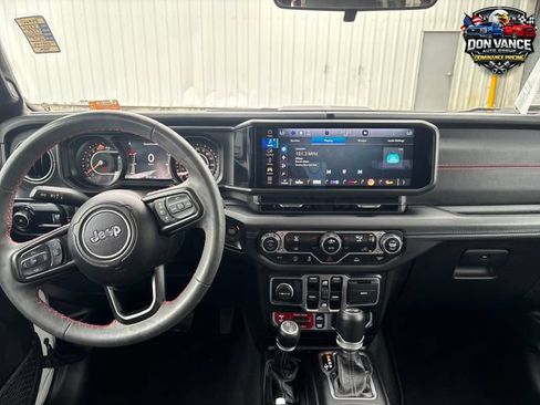Used 2024 Jeep Wrangler Unlimited Rubicon AWD/4WD image 13