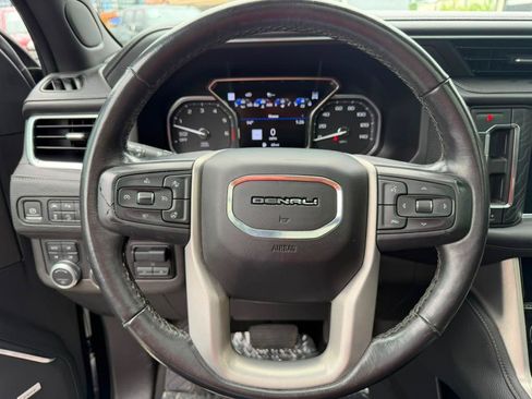 Used 2021 GMC Yukon XL Denali w/ Denali Premium Package AWD/4WD image 11