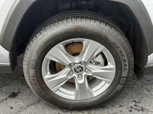 Used 2025 Toyota RAV4 XLE AWD/4WD image 32