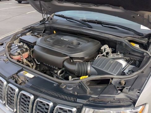 Used 2018 Jeep Grand Cherokee Laredo image 28