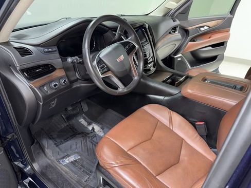 Used 2017 Cadillac Escalade Premium Luxury image 17