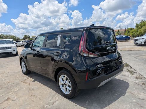 Certified 2025 Kia Soul LX w/ LX Technology Package FWD image 6