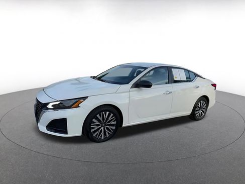 Used 2025 Nissan Altima 2.5 SV image 8