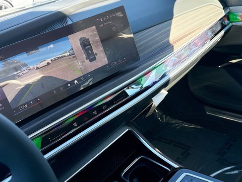 New 2026 BMW 750e xDrive image 27