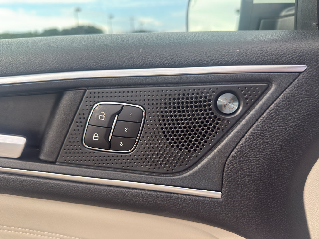 Used 2021 Ford Edge Titanium w/ Equipment Group 301A FWD image 16