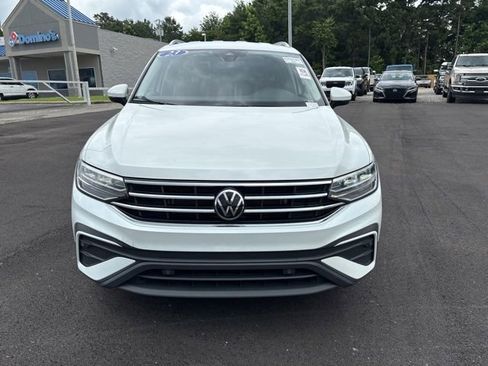 Used 2023 Volkswagen Tiguan SE FWD image 2