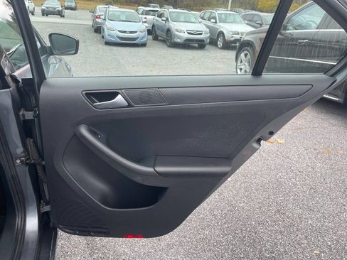 Used 2016 Volkswagen Jetta S image 32