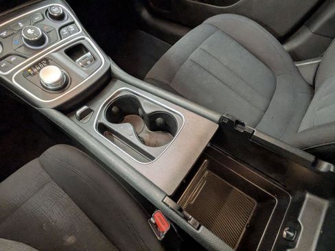 Used 2015 Chrysler 200 Limited w/ Convenience Group image 23