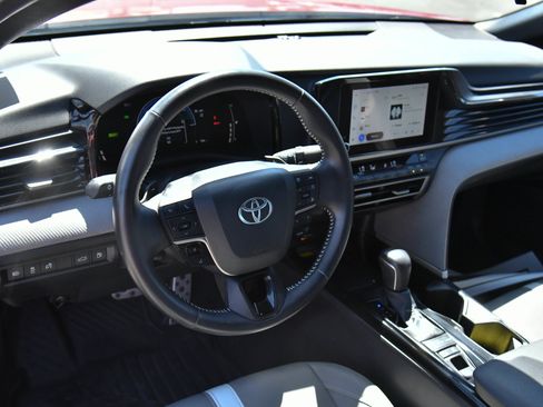 Used 2025 Toyota Camry SE FWD image 16