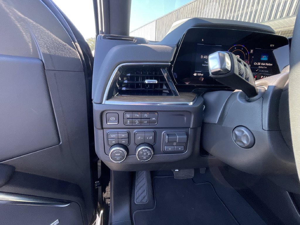 Used 2026 Chevrolet Tahoe High Country AWD/4WD image 18