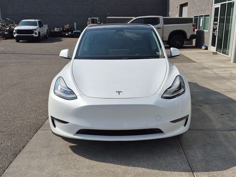 Used 2021 Tesla Model Y Long Range AWD/4WD image 9