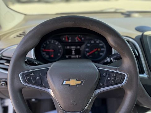 Used 2018 Chevrolet Malibu LT FWD image 13
