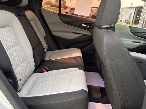 Used 2019 Chevrolet Equinox LS FWD image 12