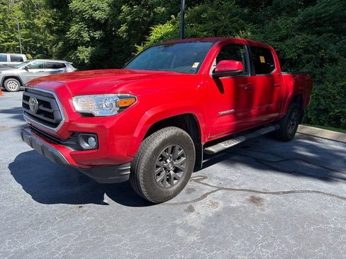 Used 2021 Toyota Tacoma SR5 RWD image 2