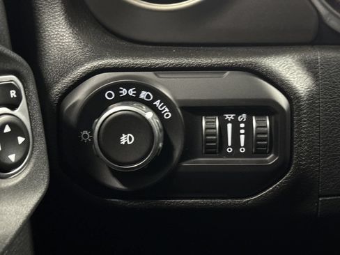 Used 2018 Jeep Wrangler Unlimited Sport S AWD/4WD image 18