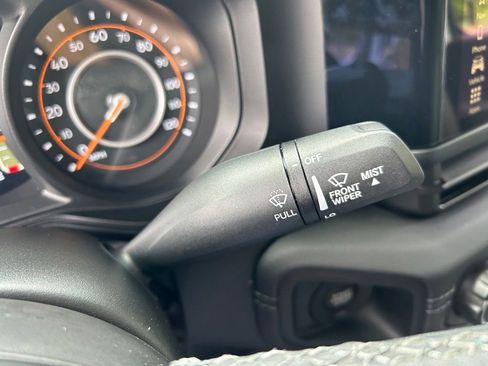 Used 2025 Jeep Gladiator Mojave AWD/4WD image 69