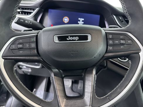 Used 2023 Jeep Grand Cherokee L Limited w/ Black Appearance Package image 20