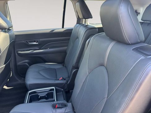 Used 2024 Toyota Grand Highlander AWD image 13