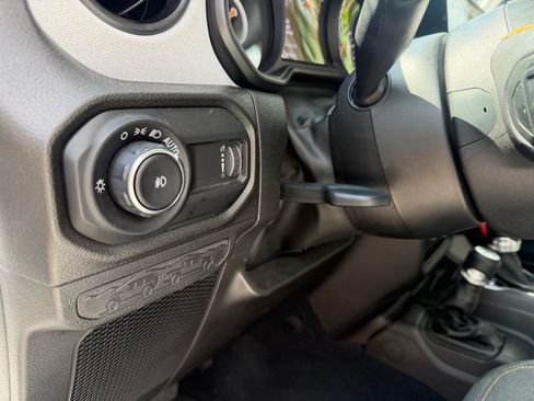 Used 2025 Jeep Wrangler Unlimited Sport AWD/4WD image 18