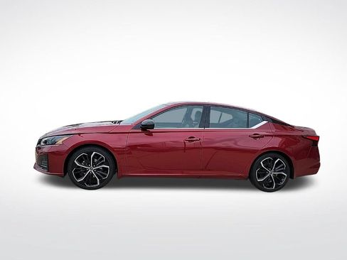 Used 2024 Nissan Altima 2.5 SR FWD image 2
