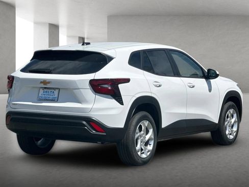 New 2026 Chevrolet Trax LS w/ LS Convenience Package FWD image 4