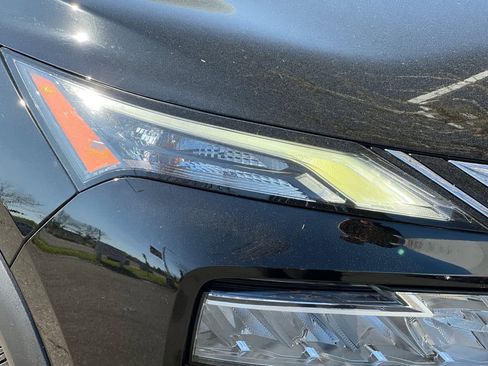 Used 2022 Nissan Rogue SV image 34