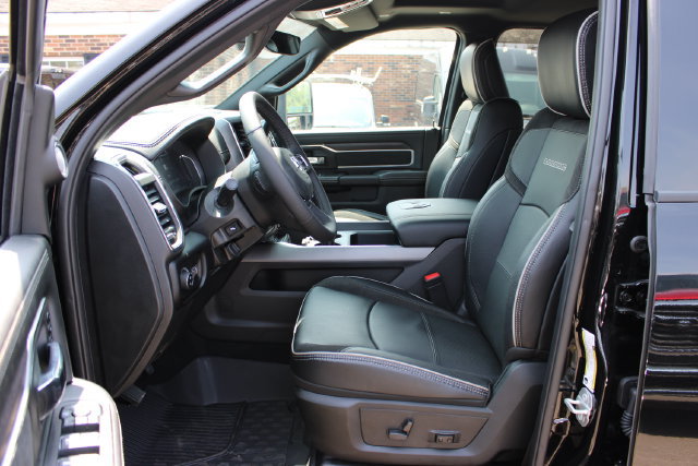 Used 2026 RAM 3500 Laramie AWD/4WD image 15