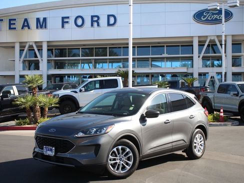 Certified 2022 Ford Escape SE FWD image 2