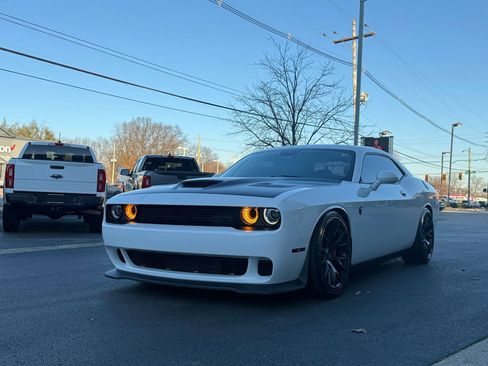 Used 2016 Dodge Challenger SRT Hellcat image 2