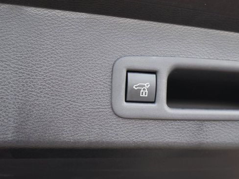 Used 2026 Toyota Sienna Platinum AWD/4WD image 15