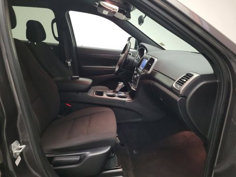Used 2021 Jeep Grand Cherokee Laredo AWD/4WD image 21
