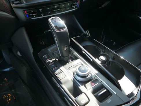 Used 2024 Maserati Levante GT Ultima image 23