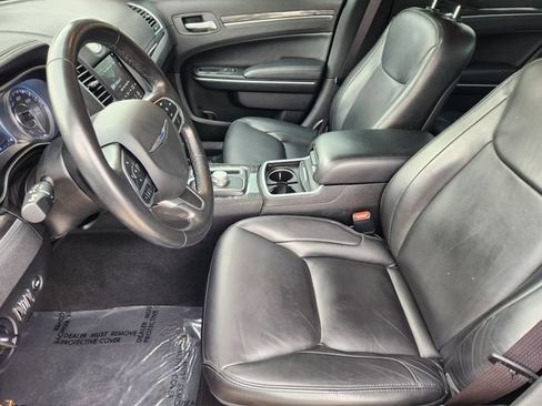 Used 2021 Chrysler 300 Touring L RWD image 4